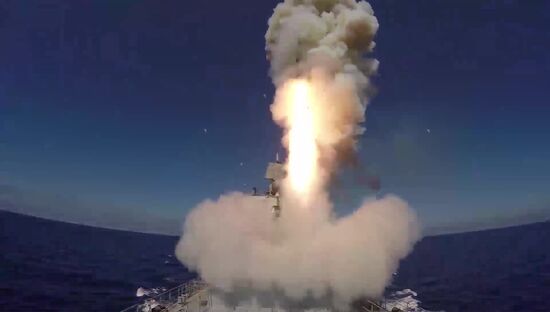 Russian Navy ships launch Kalibr cruise missiles at ISIS facilities near Palmyra