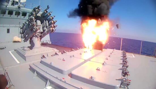 Russian Navy ships launch Kalibr cruise missiles at ISIS facilities near Palmyra