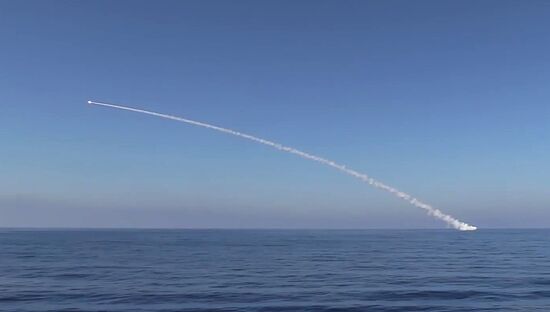 Russian Navy ships launch Kalibr cruise missiles at ISIS facilities near Palmyra