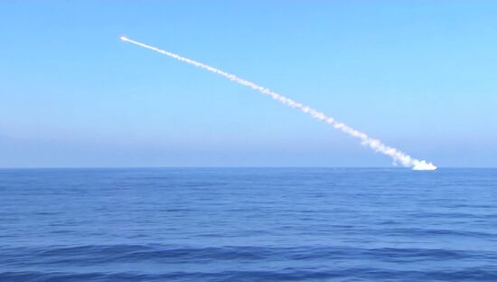 Russian Navy ships launch Kalibr cruise missiles at ISIS facilities near Palmyra