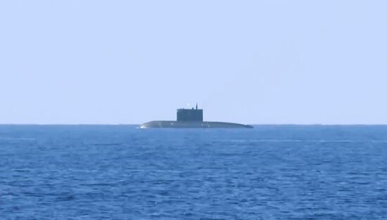 Russian Navy ships launch Kalibr cruise missiles at ISIS facilities near Palmyra