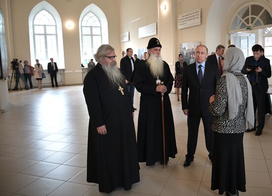 President Vladimir Putin visits Rogozhskaya Zastava Spiritual Center of Russian Orthodox Old-Rite Church in Moscow
