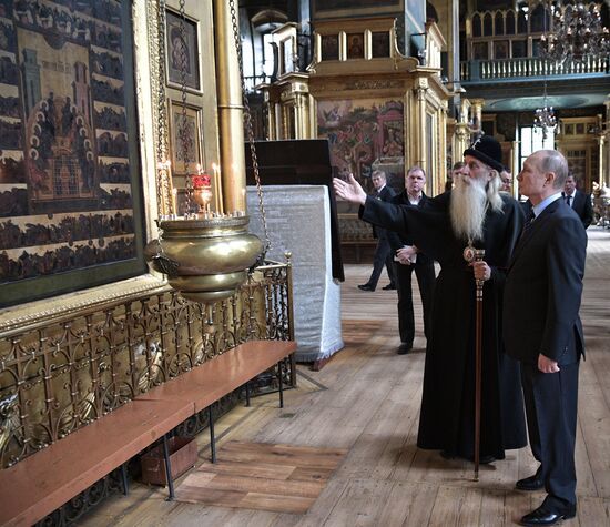 President Vladimir Putin visits Rogozhskaya Zastava Spiritual Center of Russian Orthodox Old-Rite Church in Moscow