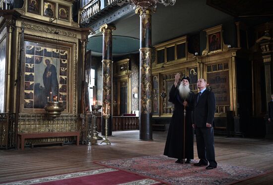 President Vladimir Putin visits Rogozhskaya Zastava Spiritual Center of Russian Orthodox Old-Rite Church in Moscow