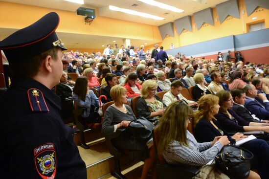 Southern Administrative Area residents meet with Prefect on Moscow relocation program