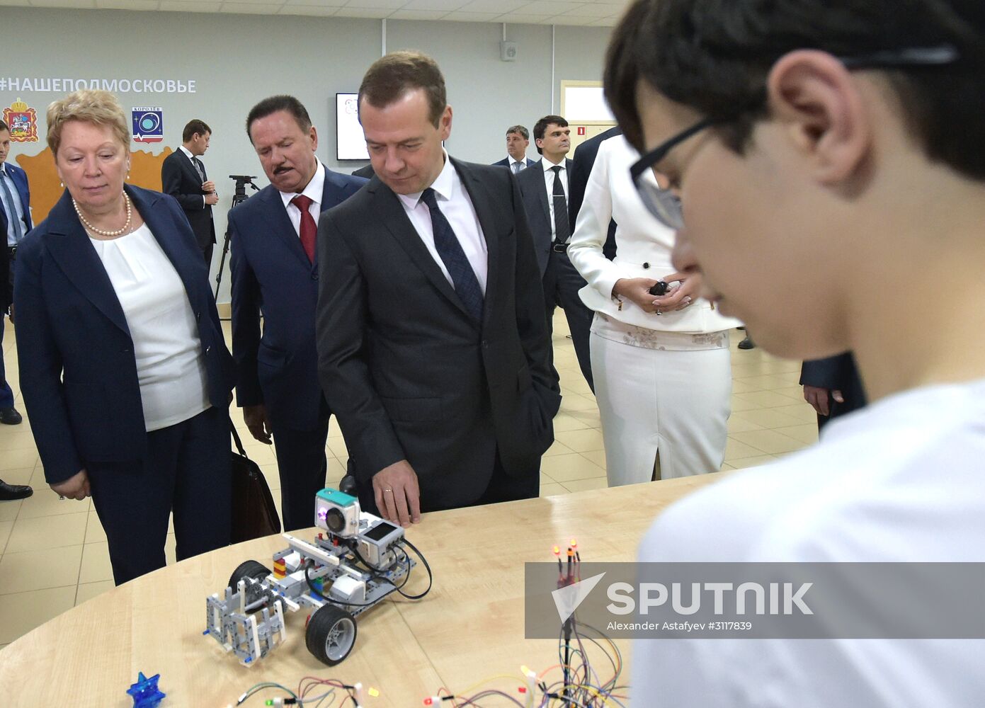 Prime Minister Dmitry Medvedev tours Quantorium children's technopark