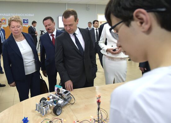 Prime Minister Dmitry Medvedev tours Quantorium children's technopark