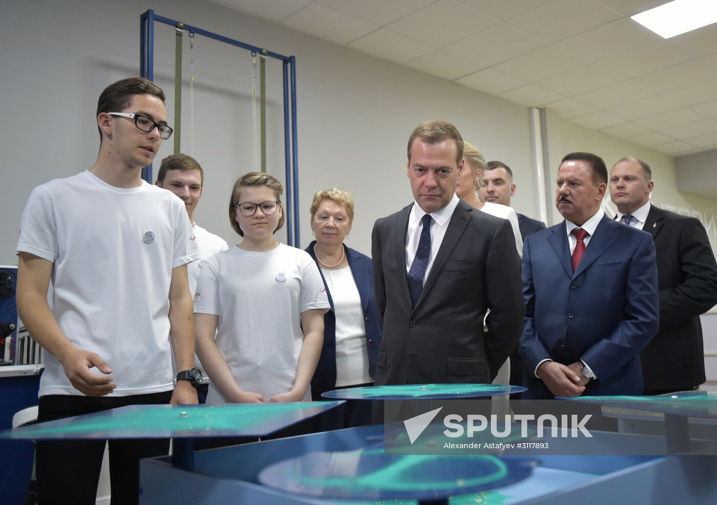 Prime Minister Dmitry Medvedev tours Quantorium children's technopark