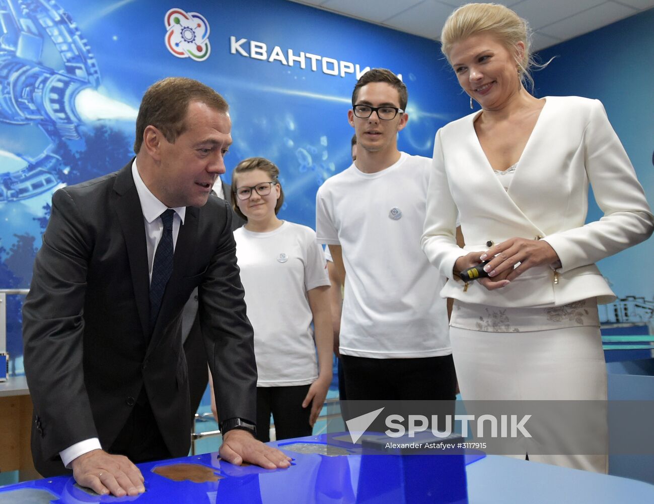 Prime Minister Dmitry Medvedev tours Quantorium children's technopark