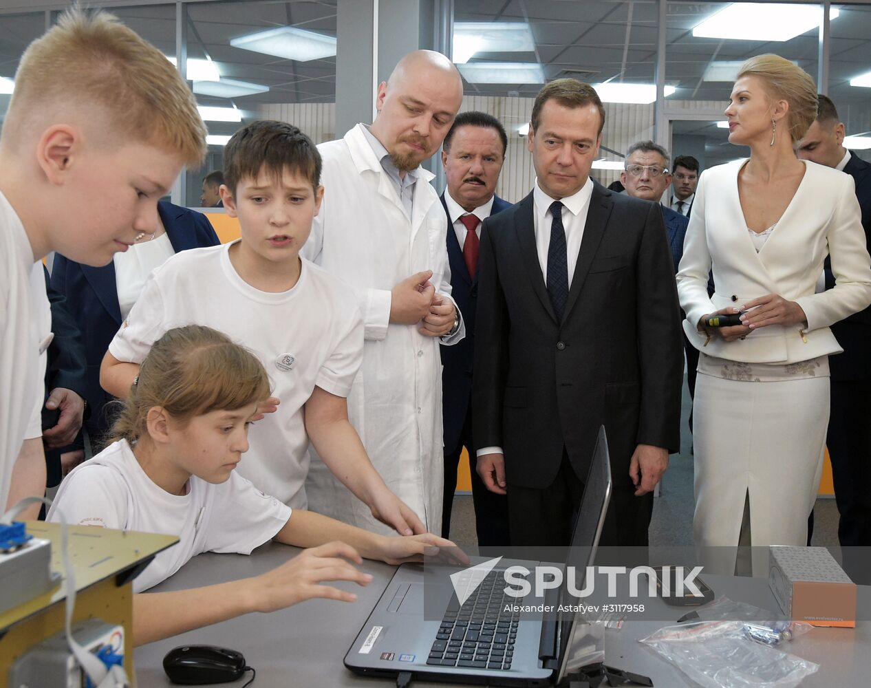 Prime Minister Dmitry Medvedev tours Quantorium children's technopark