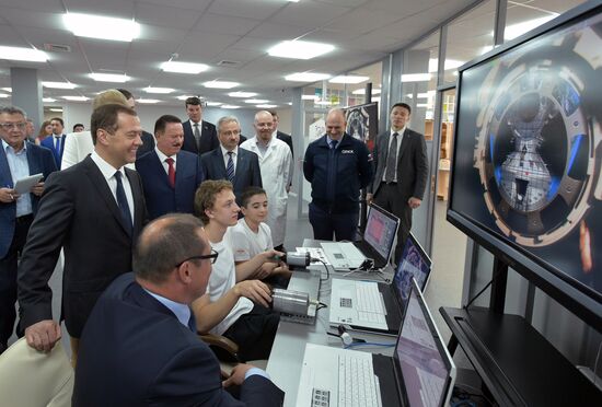 Prime Minister Dmitry Medvedev tours Quantorium children's technopark