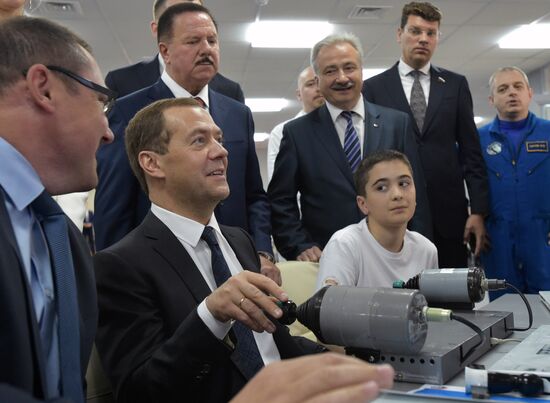 Prime Minister Dmitry Medvedev tours Quantorium children's technopark