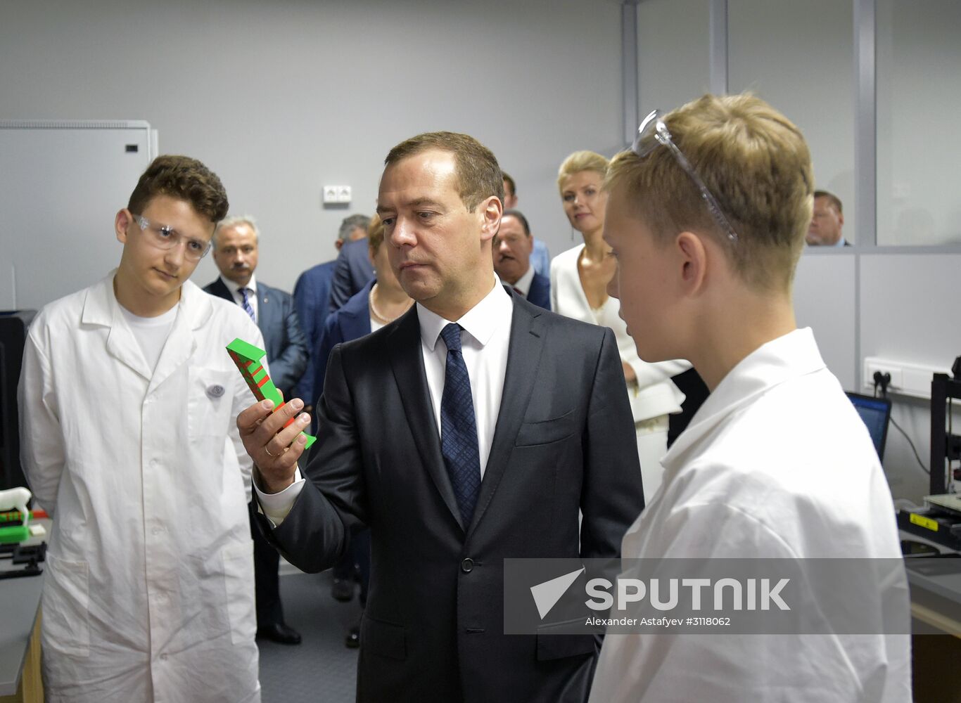 Prime Minister Dmitry Medvedev tours Quantorium children's technopark