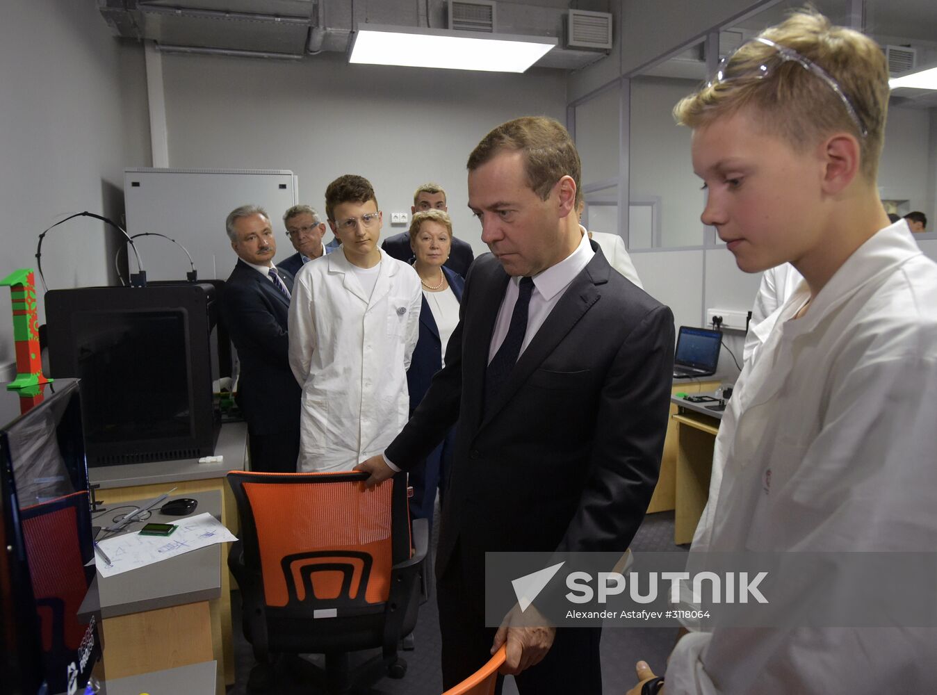 Prime Minister Dmitry Medvedev tours Quantorium children's technopark