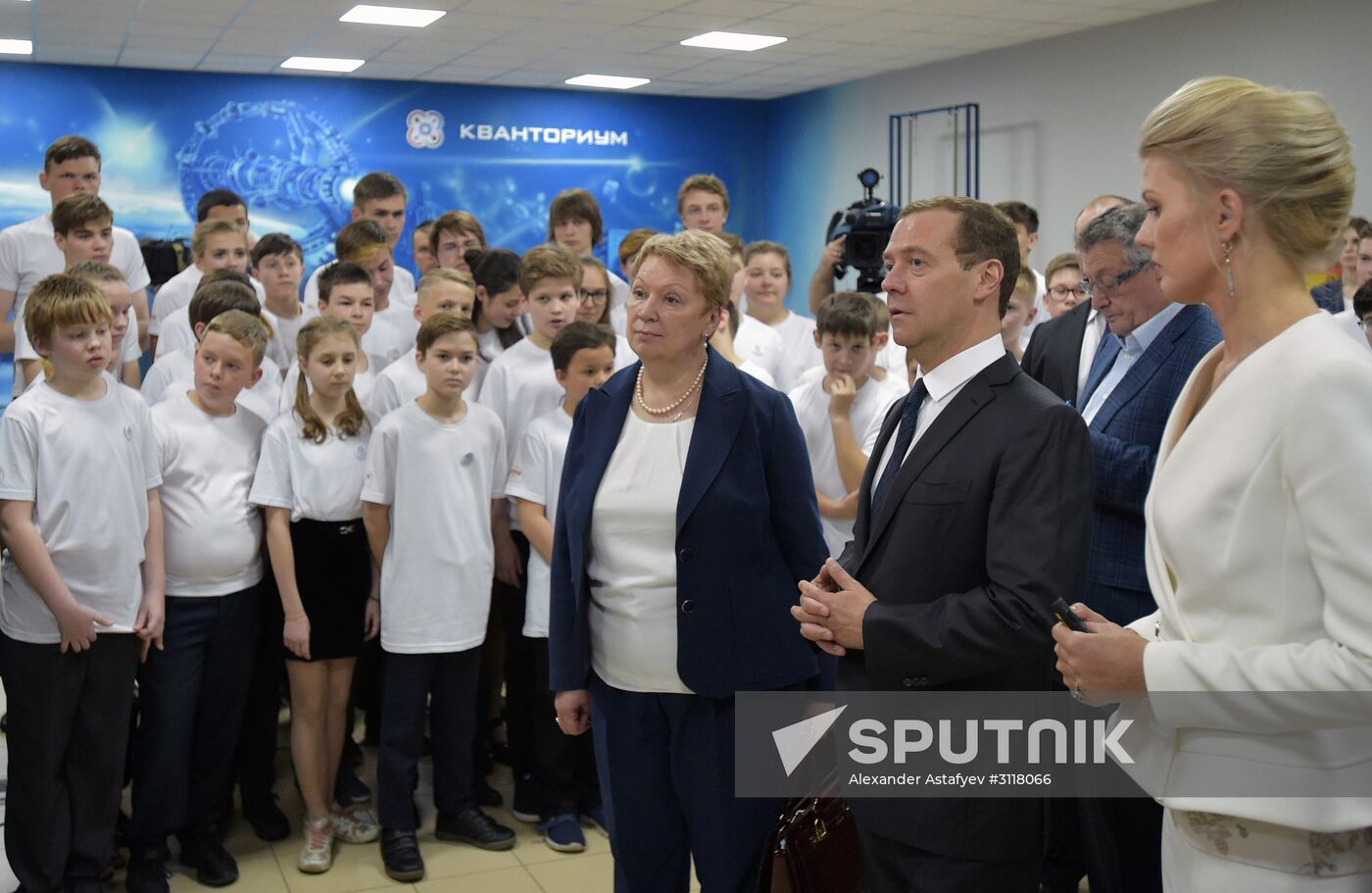 Prime Minister Dmitry Medvedev tours Quantorium children's technopark