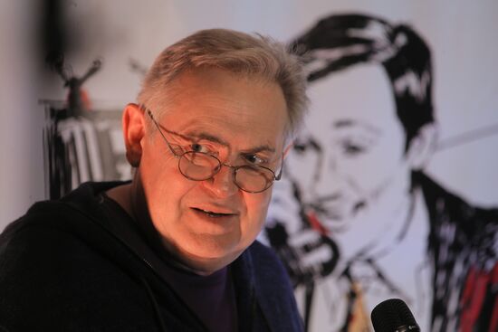News conference on "Film on Stage" project