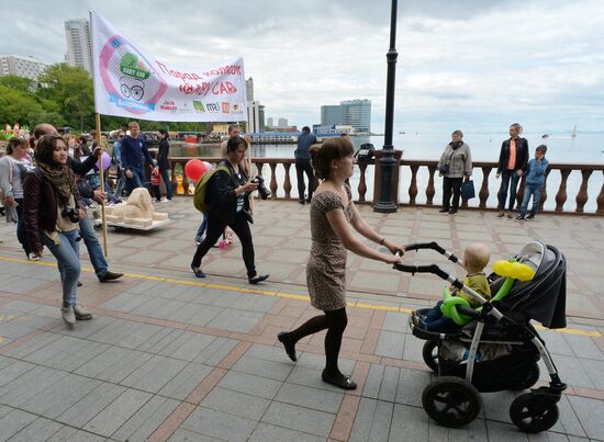 Stroller parade in Russian cities