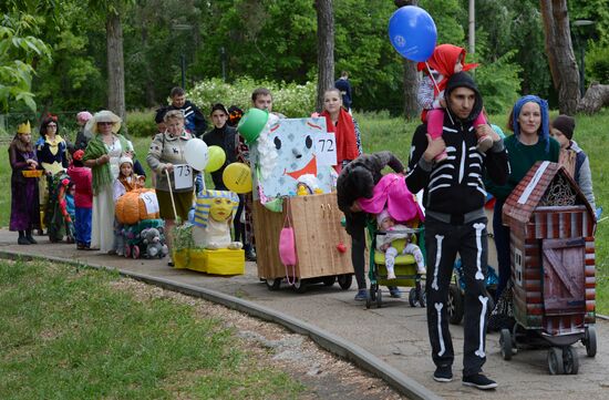 Stroller parade in Russian cities