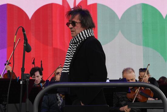 Red Square Book Festival. Day One