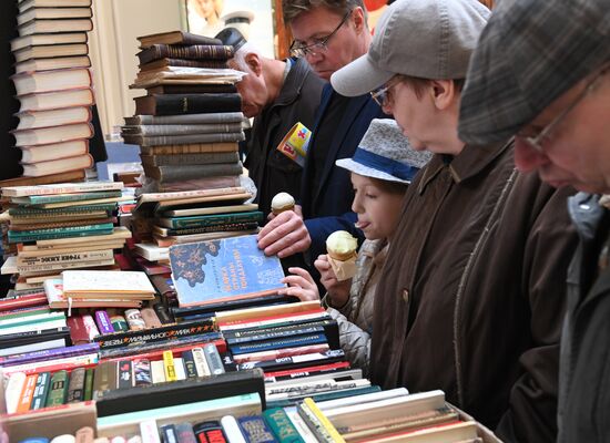 Red Square Book Festival. Day One