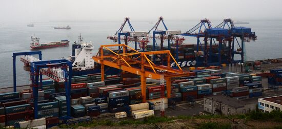 Fesco Diomid container ship arrives in port of Vladivostok
