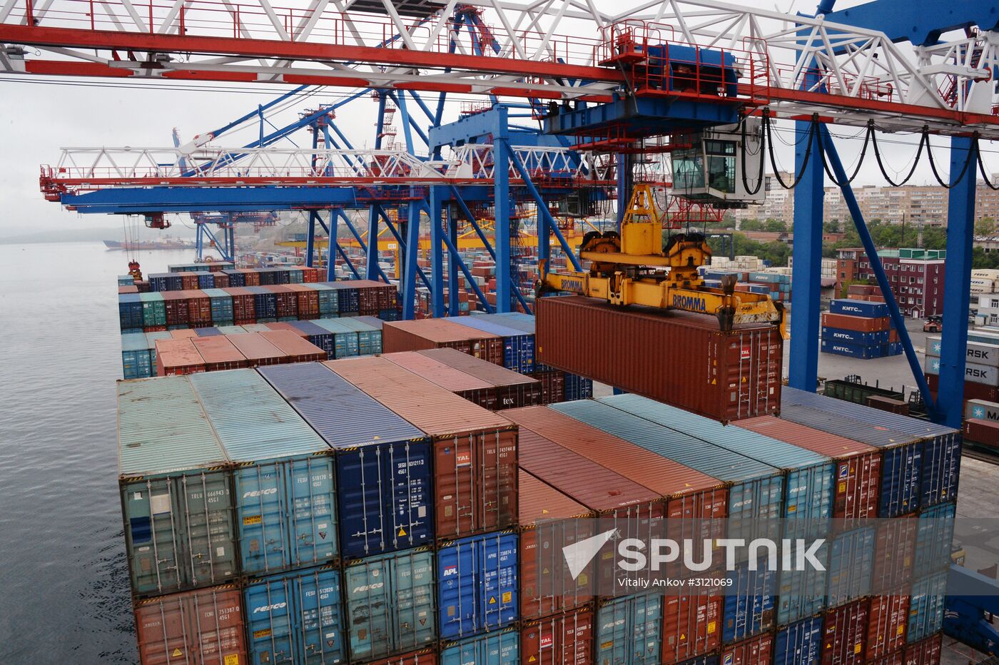 Fesco Diomid container ship arrives in port of Vladivostok