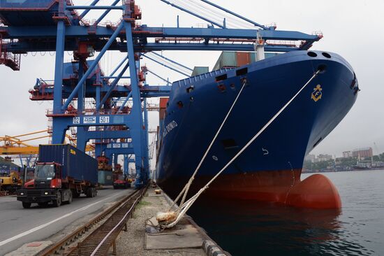 Fesco Diomid container ship arrives in port of Vladivostok