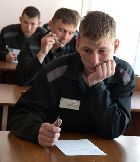 Penitentiary inmates take school graduation exams in Primorye