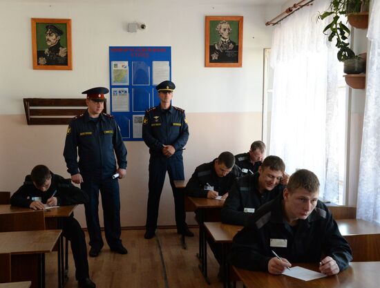Penitentiary inmates take school graduation exams in Primorye