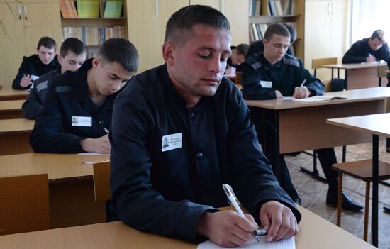 Penitentiary inmates take school graduation exams in Primorye