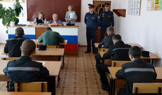 Penitentiary inmates take school graduation exams in Primorye