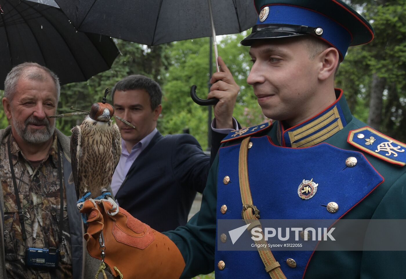 Falcon chicks handed over to Kremlin Commandant's Office