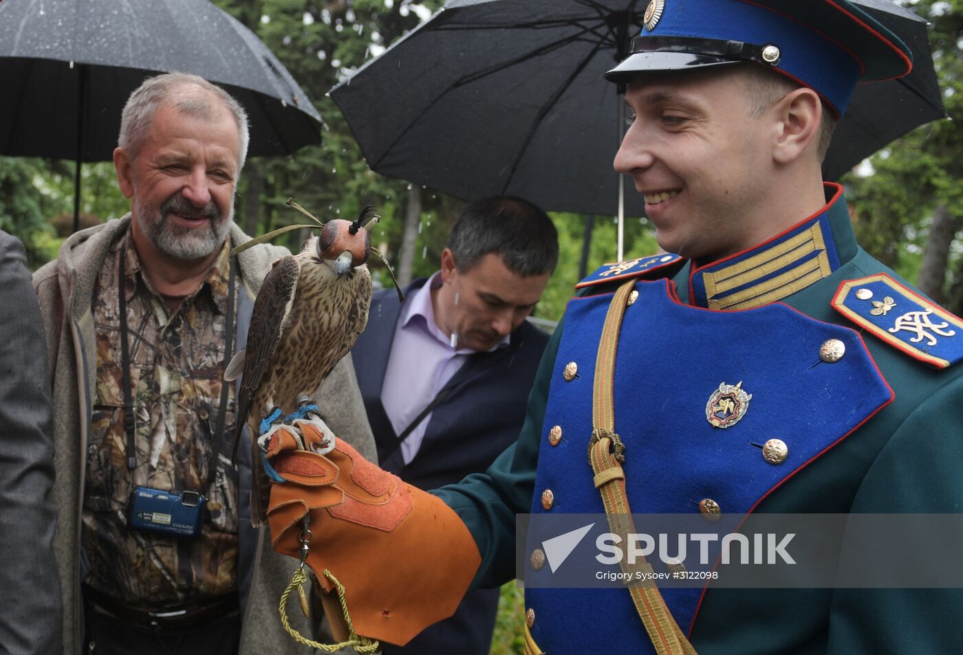 Falcon chicks handed over to Kremlin Commandant's Office