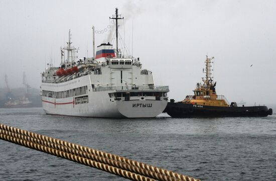 The Irtysh hospital ship is welcomed at Vladivostok port