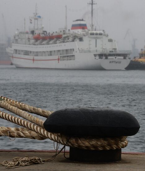 The Irtysh hospital ship is welcomed at Vladivostok port