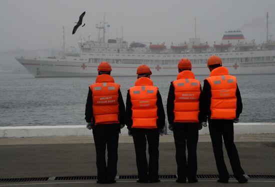 The Irtysh hospital ship is welcomed at Vladivostok port