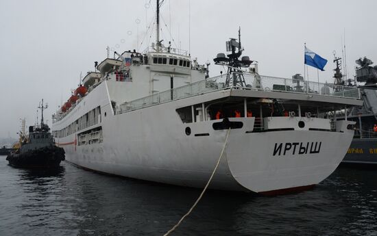 The Irtysh hospital ship is welcomed at Vladivostok port