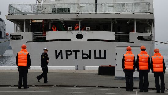 The Irtysh hospital ship is welcomed at Vladivostok port