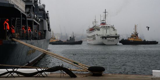 The Irtysh hospital ship is welcomed at Vladivostok port