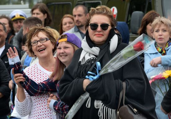 The Irtysh hospital ship is welcomed at Vladivostok port