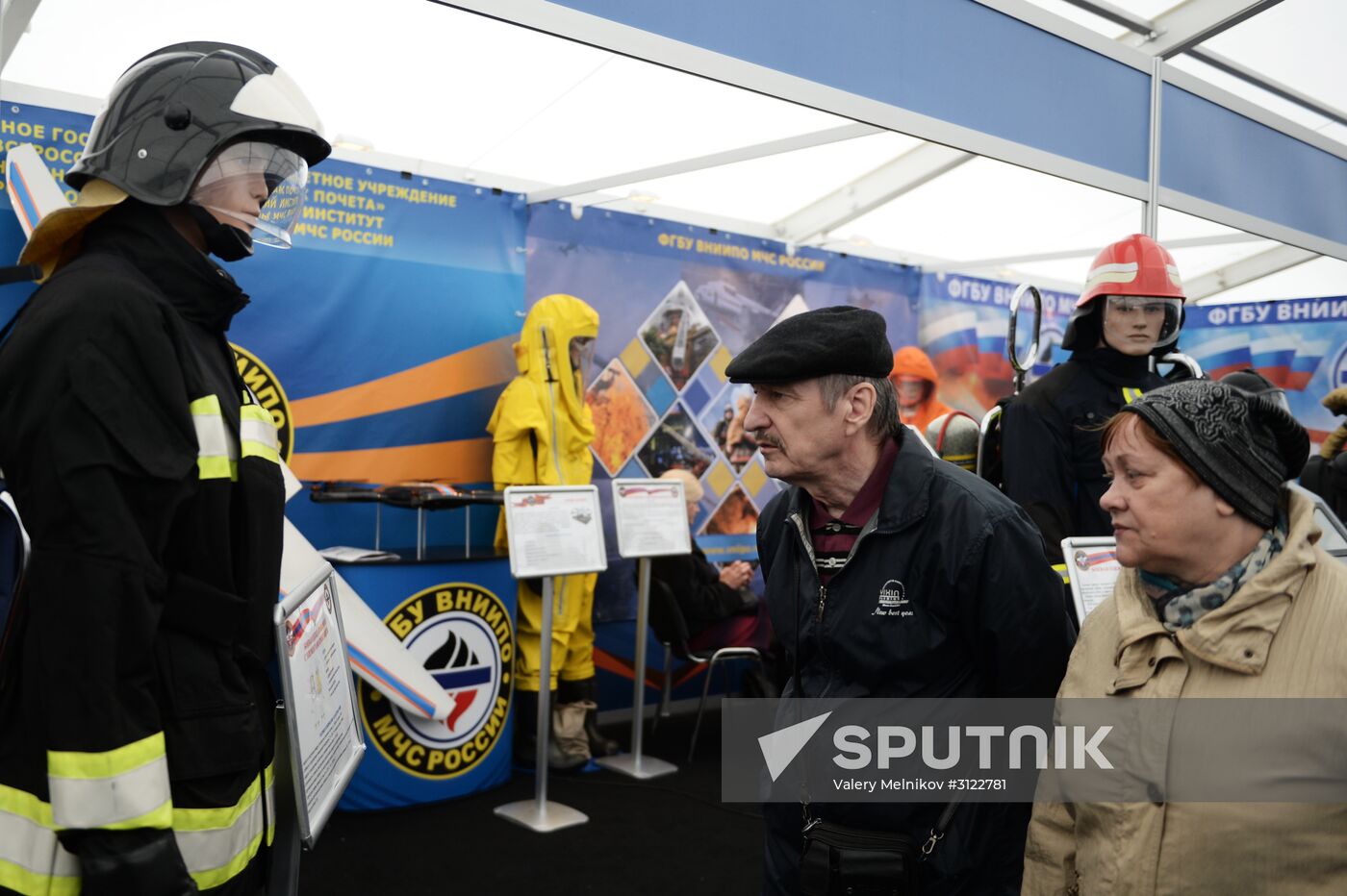 Visitors to the Integrated Safety and Security 2017 (ISSE) international exhibition held in the Moscow Region. Location: Russia, Moscow region. Author: Valery Melnikov/Sputnik. Integrated Safety and Security 2017 (ISSE) international exhibition