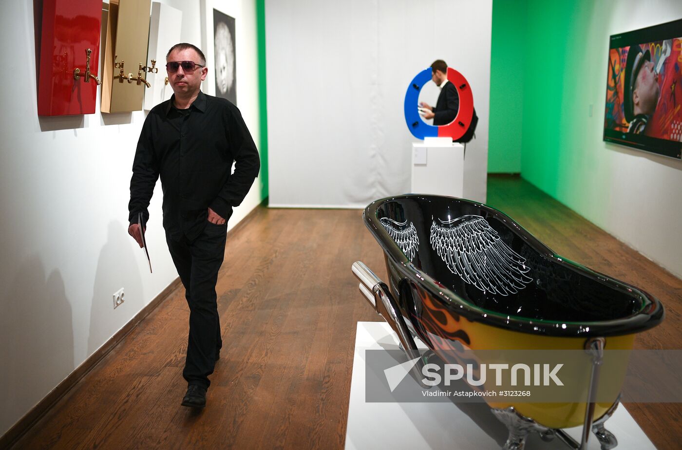 Sergei Shnurov gives news conference, opens "Retrospective of Brand Realism" expo