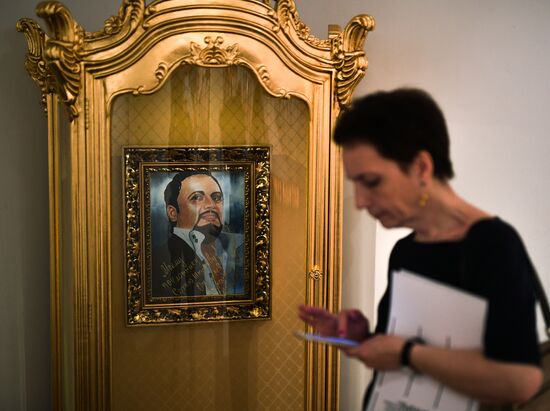 Sergei Shnurov gives news conference, opens "Retrospective of Brand Realism" expo