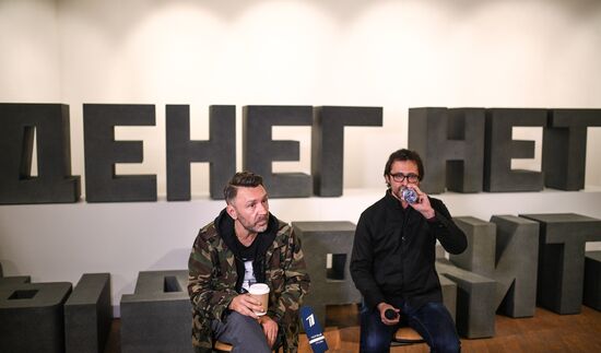Sergei Shnurov gives news conference, opens "Retrospective of Brand Realism" expo