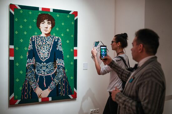 Sergei Shnurov gives news conference, opens "Retrospective of Brand Realism" expo