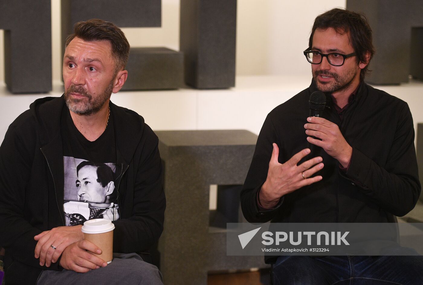 Sergei Shnurov gives news conference, opens "Retrospective of Brand Realism" expo