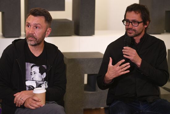 Sergei Shnurov gives news conference, opens "Retrospective of Brand Realism" expo