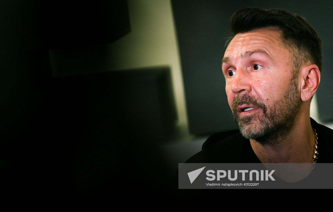 Sergei Shnurov gives news conference, opens "Retrospective of Brand Realism" expo