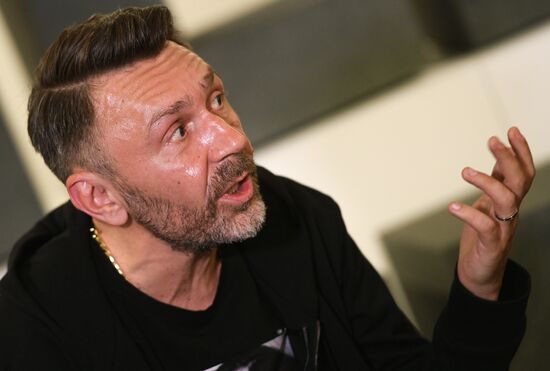 Sergei Shnurov gives news conference, opens "Retrospective of Brand Realism" expo