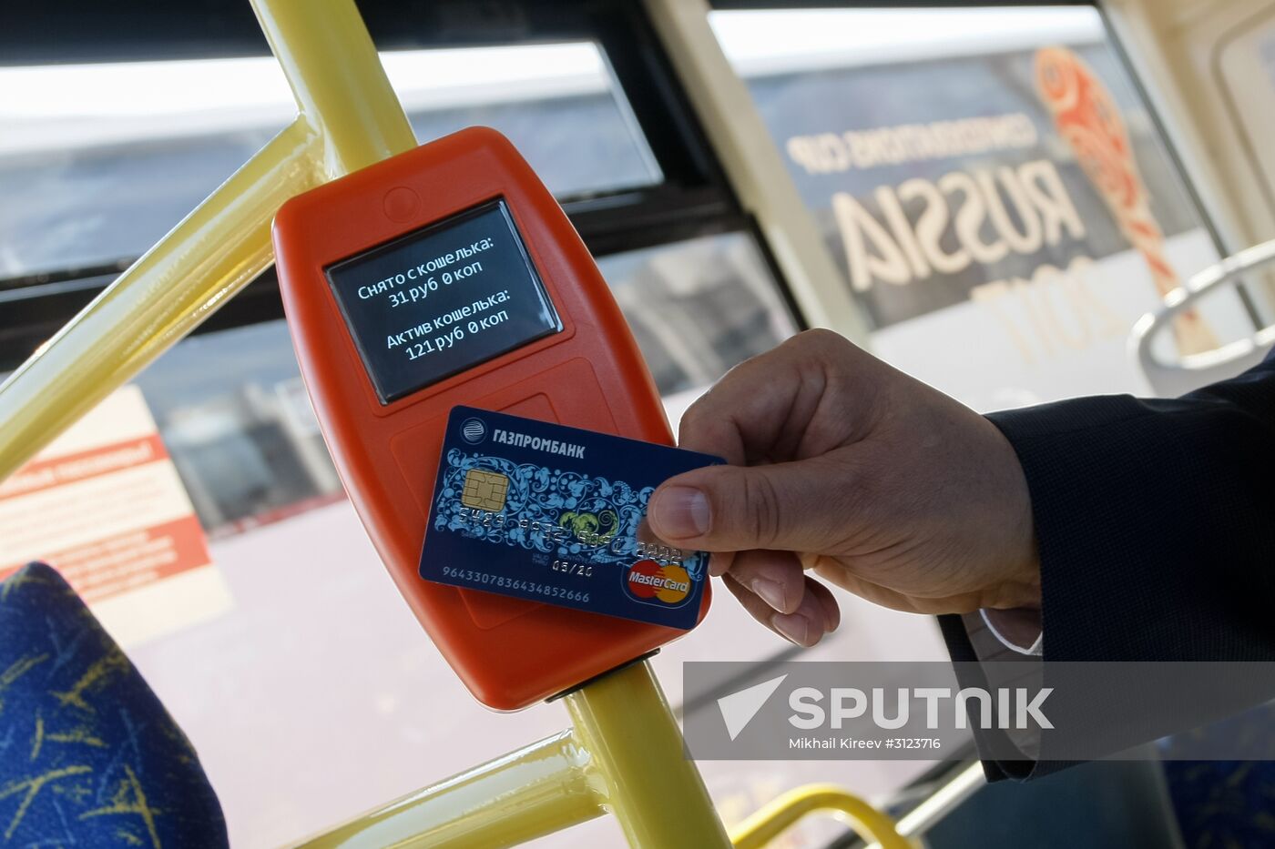 New option to pay fare via bank cards and mobile devices is available in St. Petersburg buses